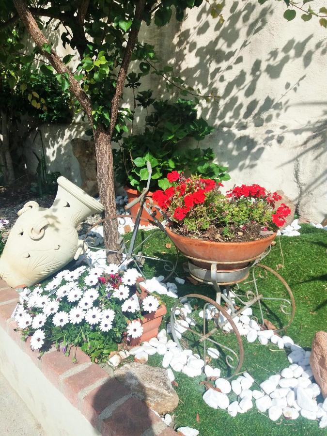 Apartamento Casa Rita Budoni Exterior foto